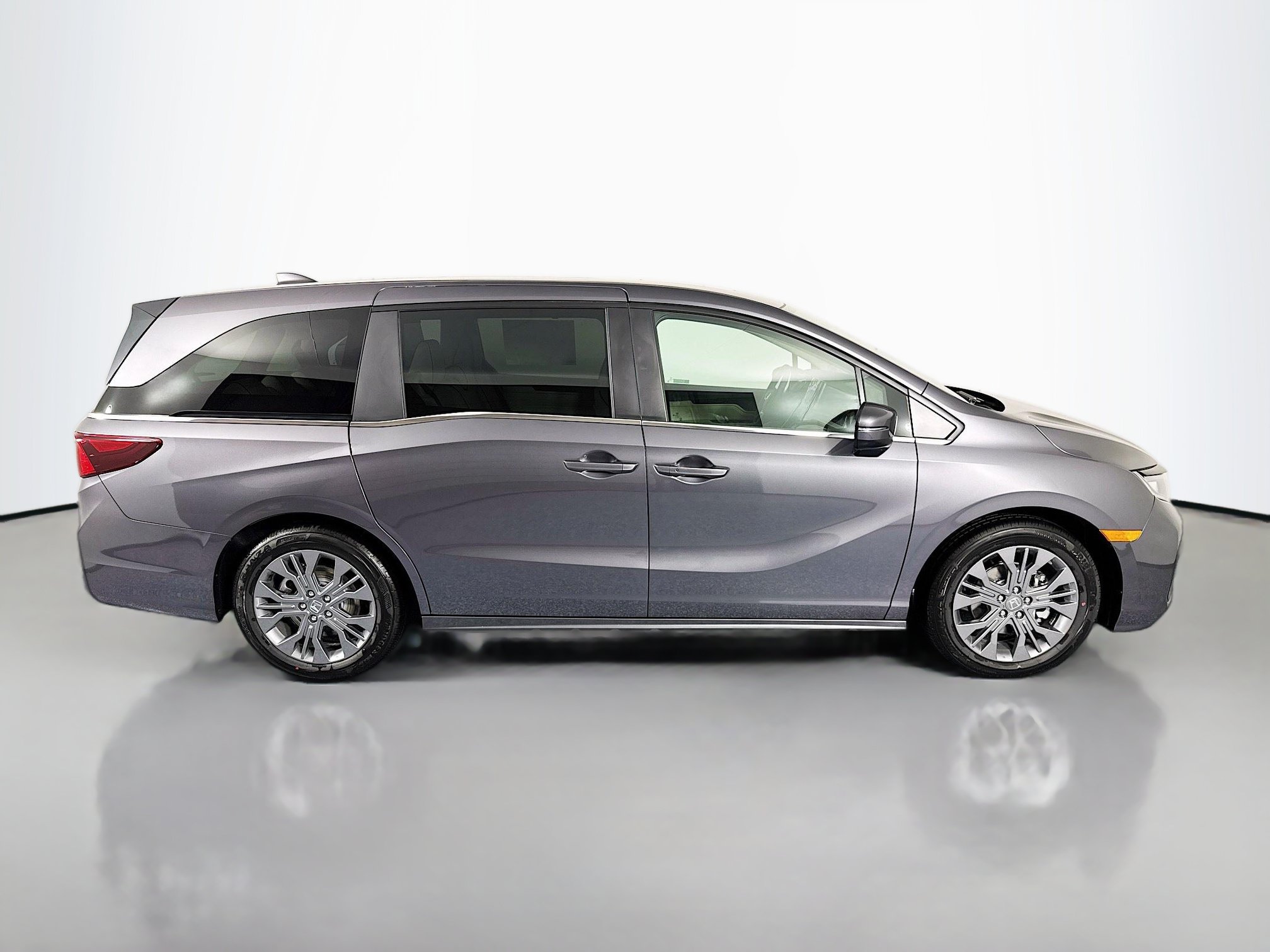New 2026 Honda Odyssey Touring image 4