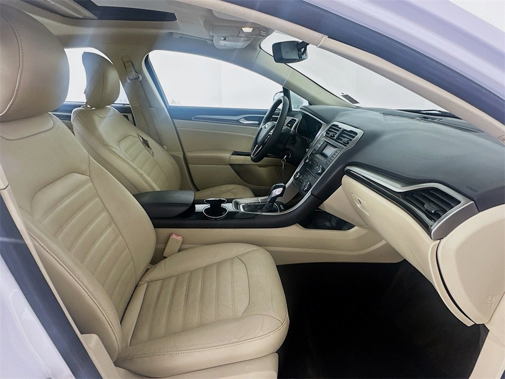 Used 2015 Ford Fusion SE w/ Equipment Group 202A image 27