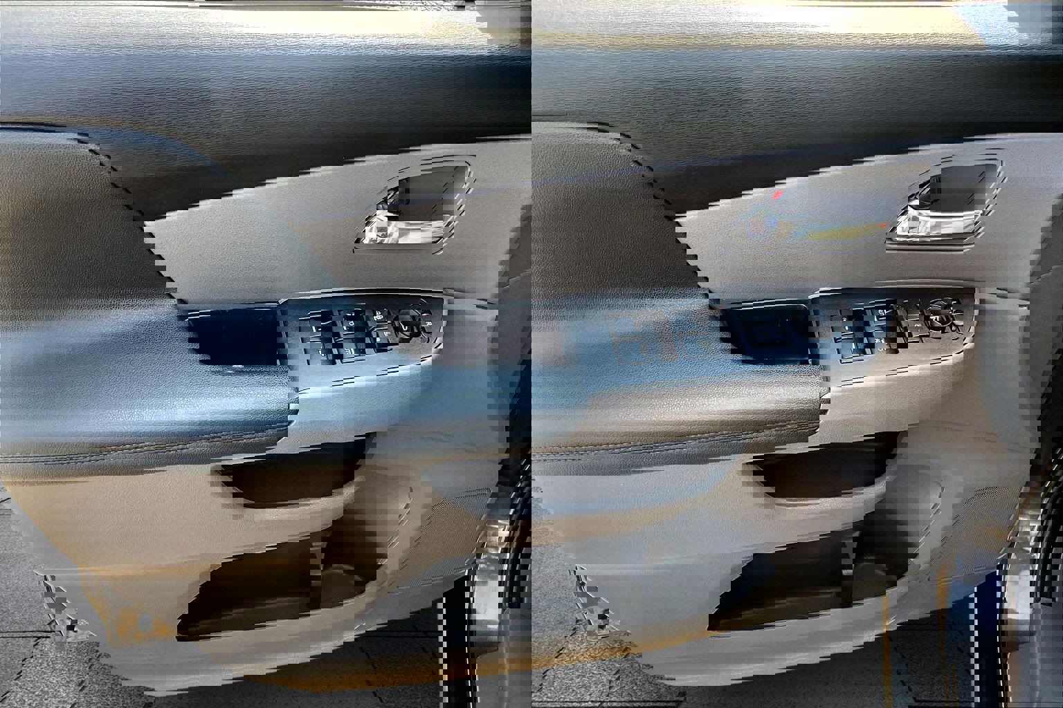 Used 2015 Honda Odyssey EX-L image 18