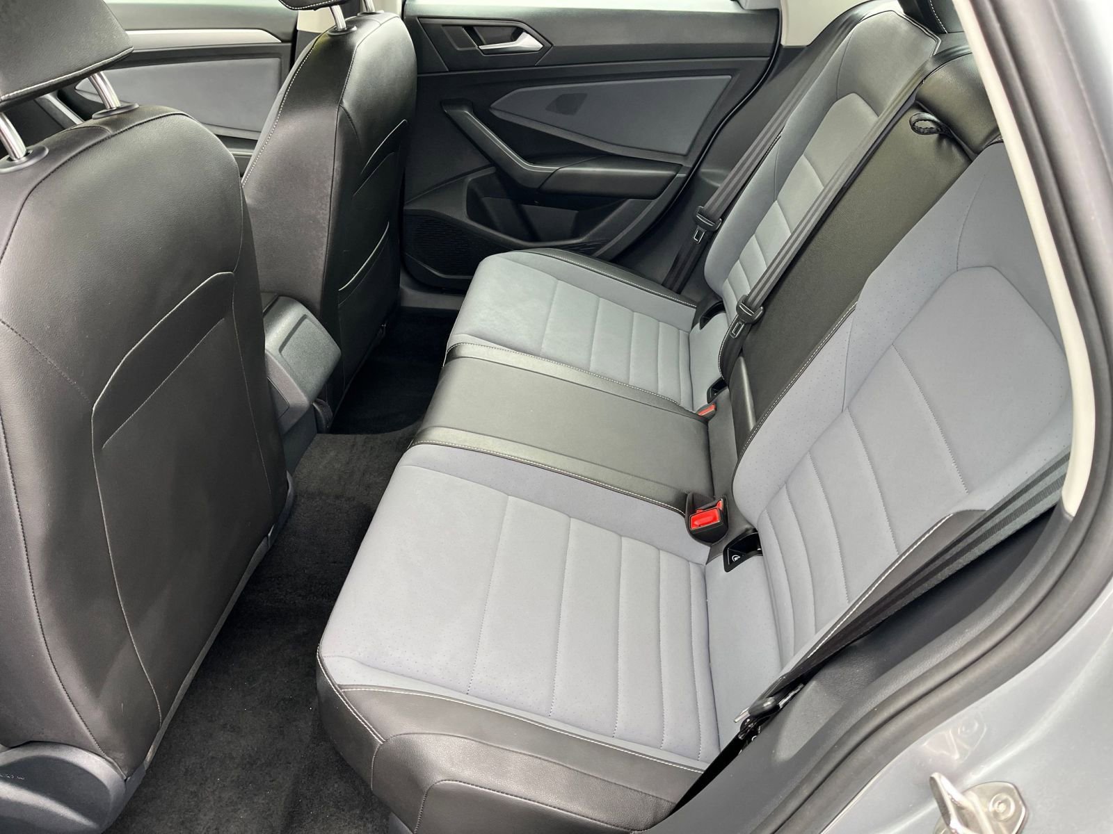 Used 2025 Volkswagen Jetta SE image 22