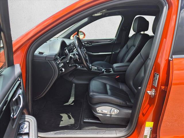 Used 2022 Porsche Macan AWD/4WD image 16