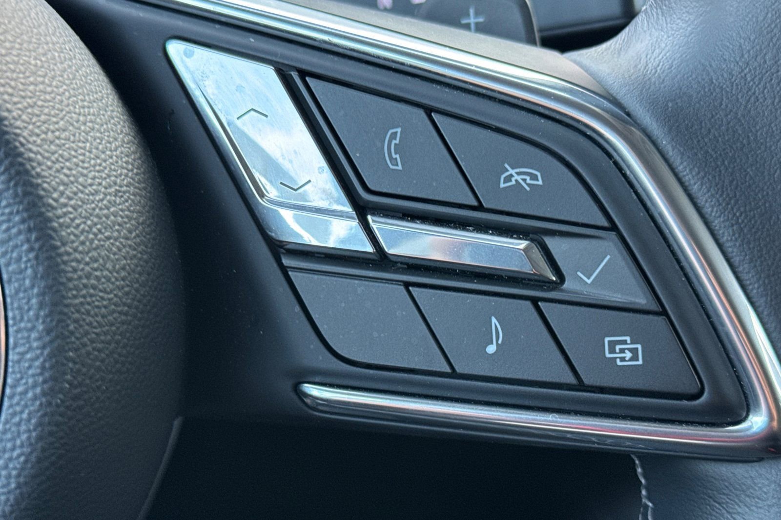 Certified 2025 Buick Envision Preferred image 29