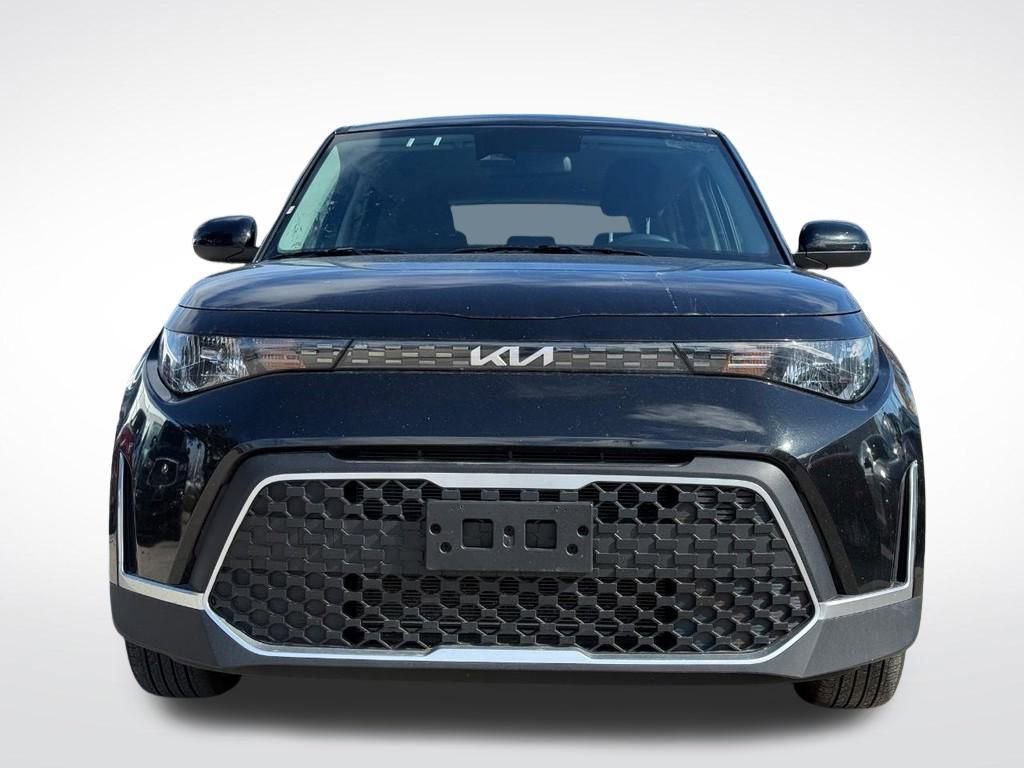 Used 2025 Kia Soul LX FWD image 8