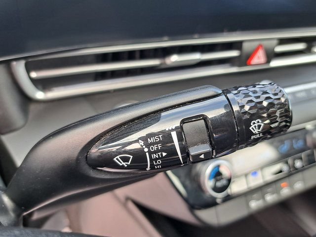 Used 2024 Hyundai Elantra SEL FWD image 11