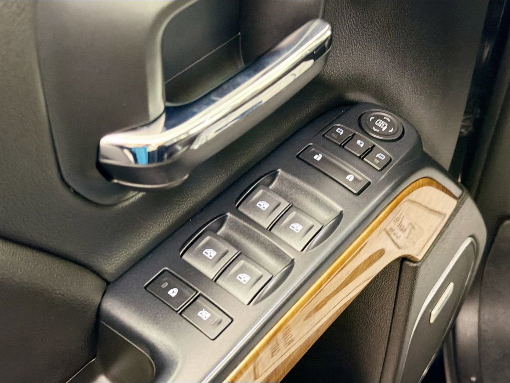 Used 2018 Chevrolet Silverado 1500 LTZ image 17