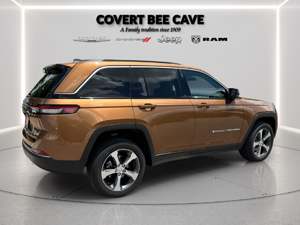 New 2026 Jeep Grand Cherokee Limited RWD image 12