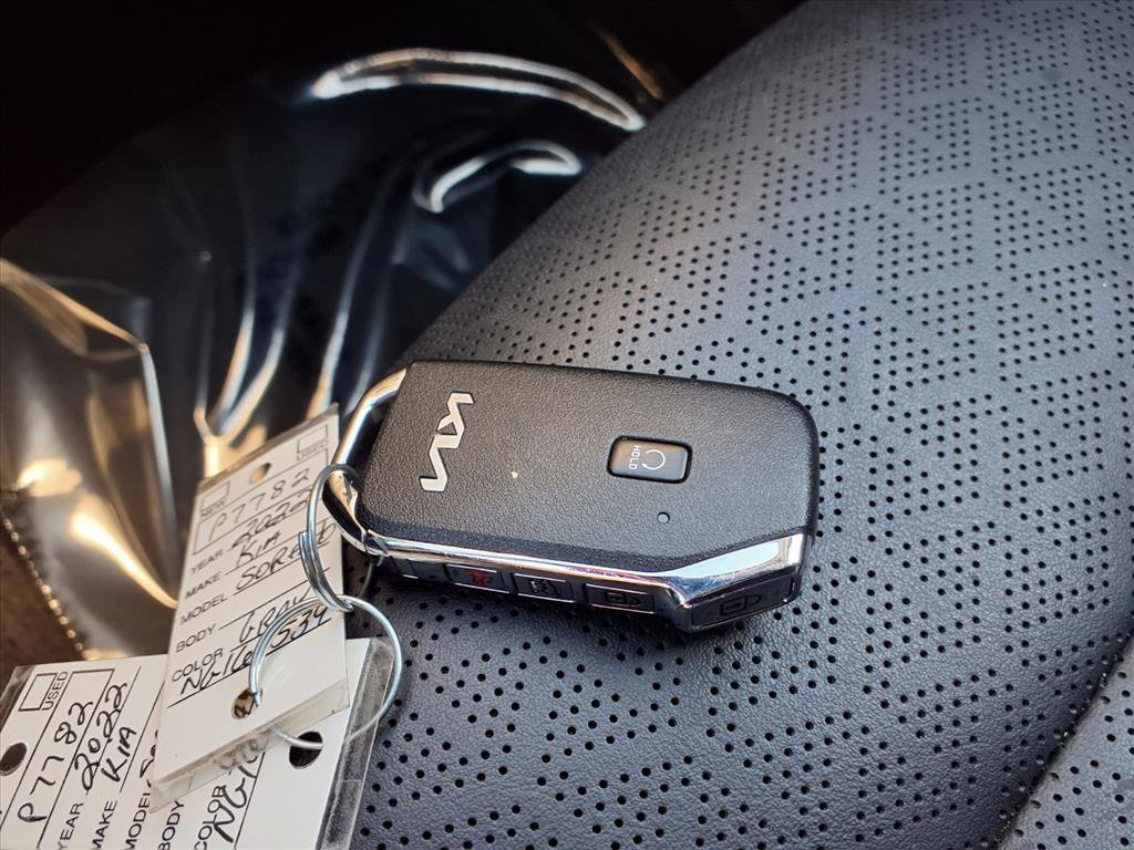 Used 2022 Kia Sorento EX w/ Panoramic Sunroof Package image 18