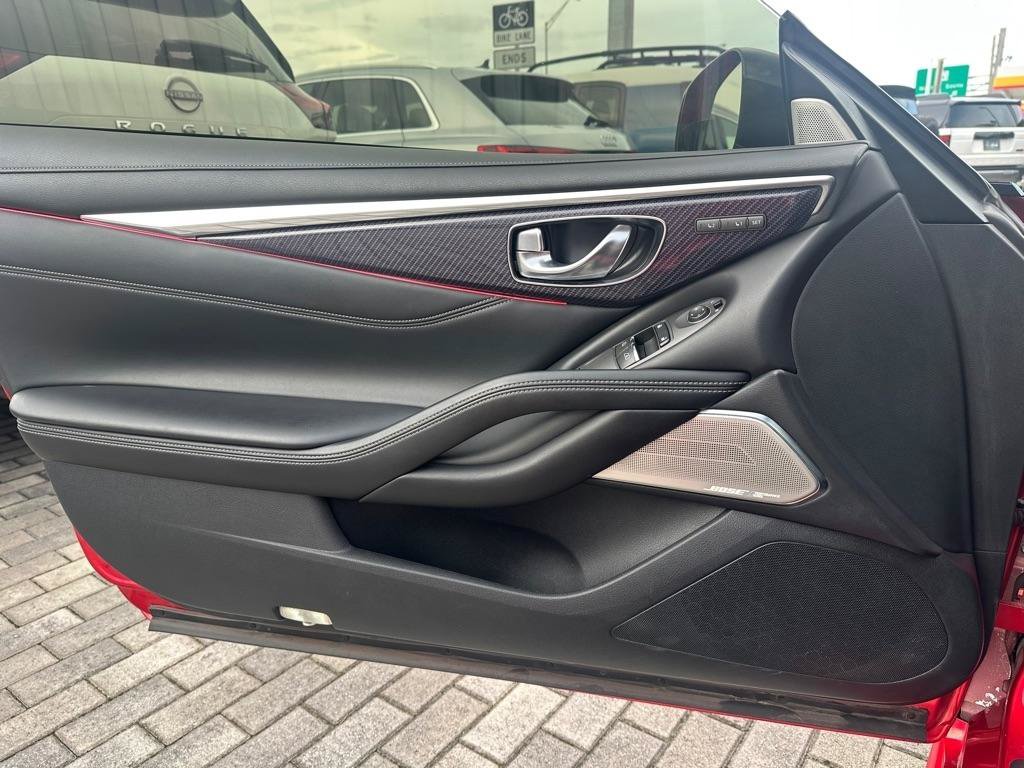 Used 2017 INFINITI Q60 Red Sport 400 RWD image 11