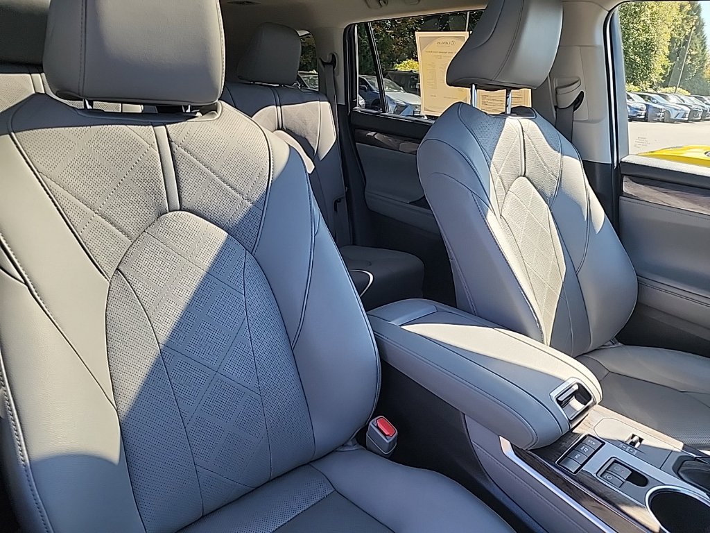 Used 2021 Toyota Highlander Platinum AWD/4WD image 21