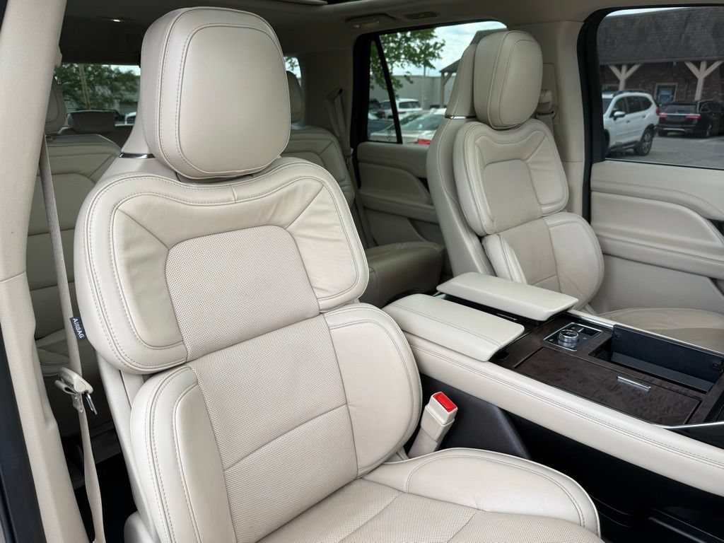 Used 2019 Lincoln Navigator Reserve AWD/4WD image 28