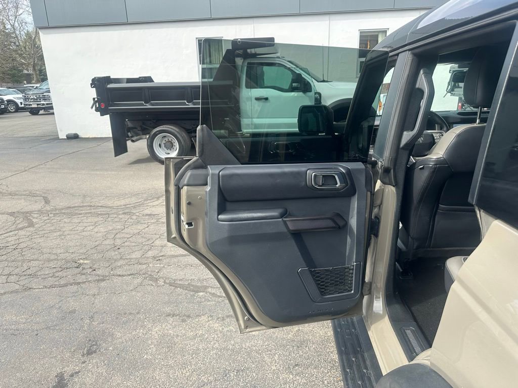 Used 2025 Ford Bronco Outer Banks image 11