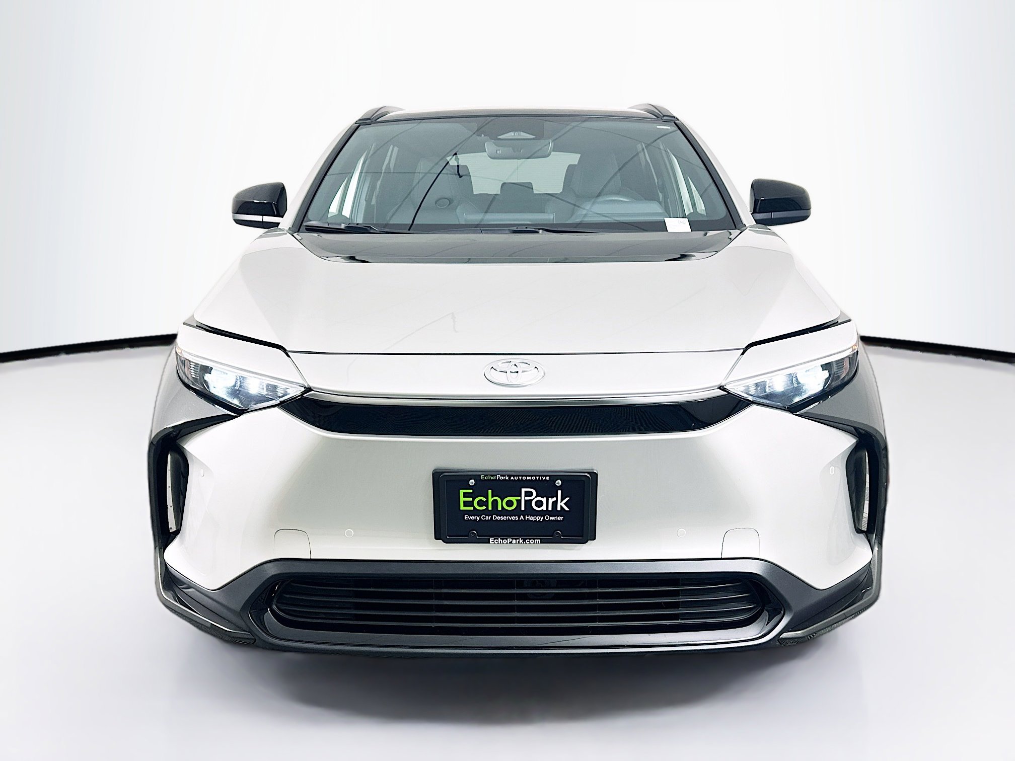 Used 2023 Toyota bZ4X XLE w/ Weather Package FWD image 2