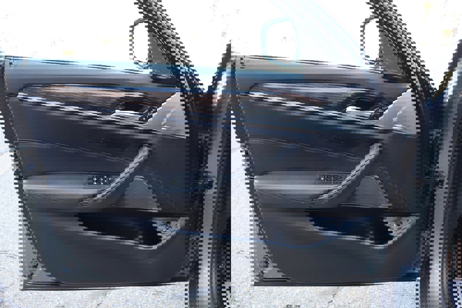 Used 2021 BMW 530i w/ M Sport Package image 22