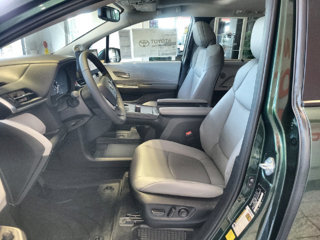 New 2026 Toyota Sienna XLE AWD/4WD image 12