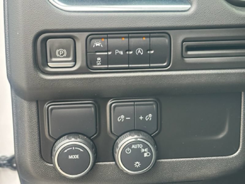 Used 2023 Chevrolet Suburban Premier RWD image 11
