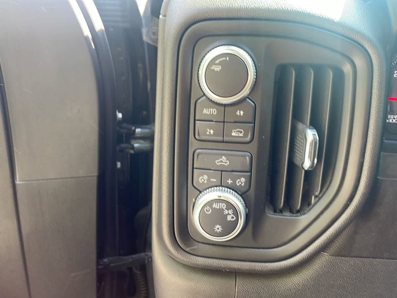 Used 2019 GMC Sierra 1500 4x4 Regular Cab w/ Convenience Package image 13