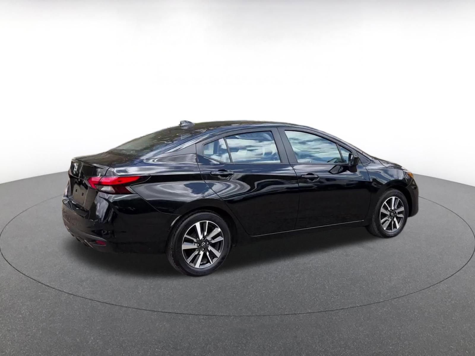 Used 2025 Nissan Versa SV FWD image 15
