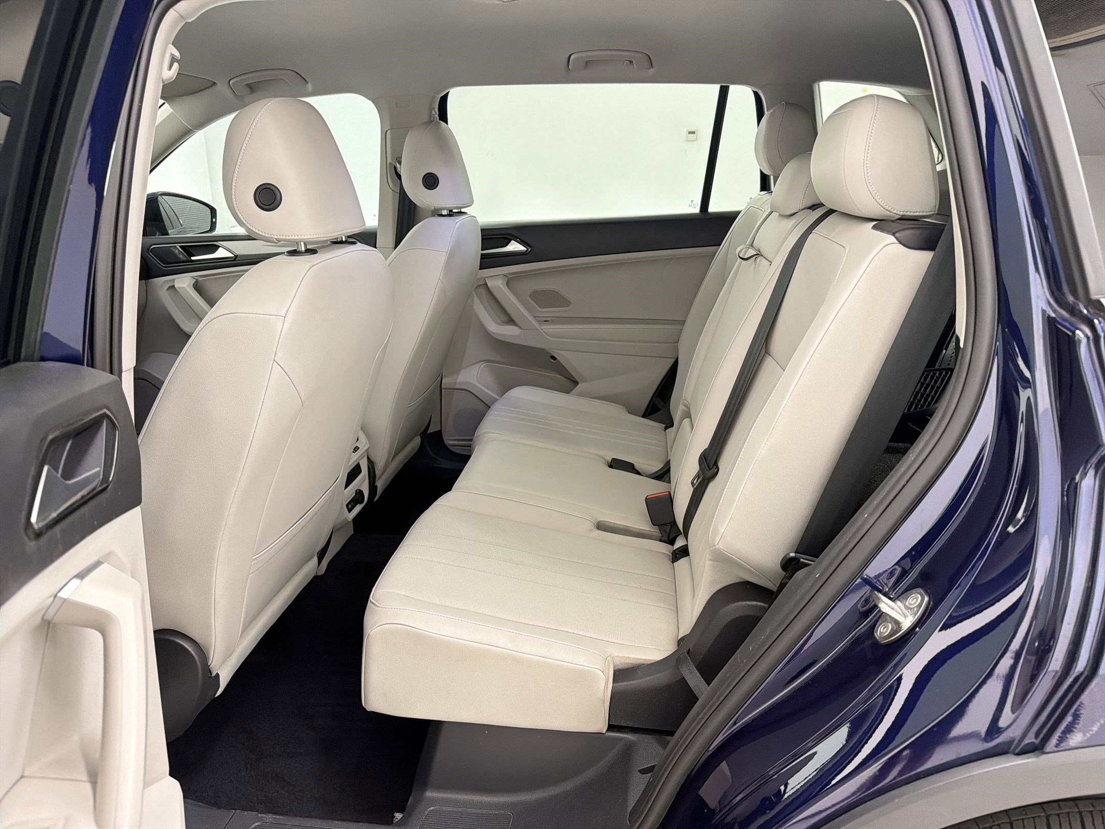 Used 2023 Volkswagen Tiguan SE FWD image 14