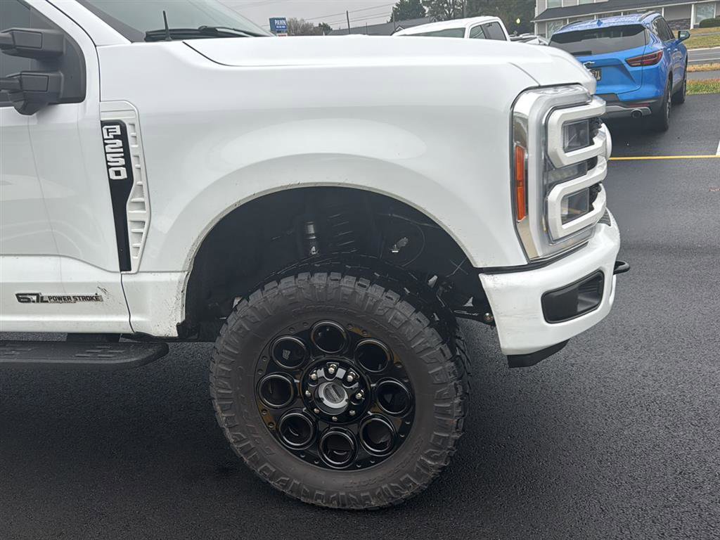 Used 2023 Ford F250 XLT w/ Black Appearance Package image 8