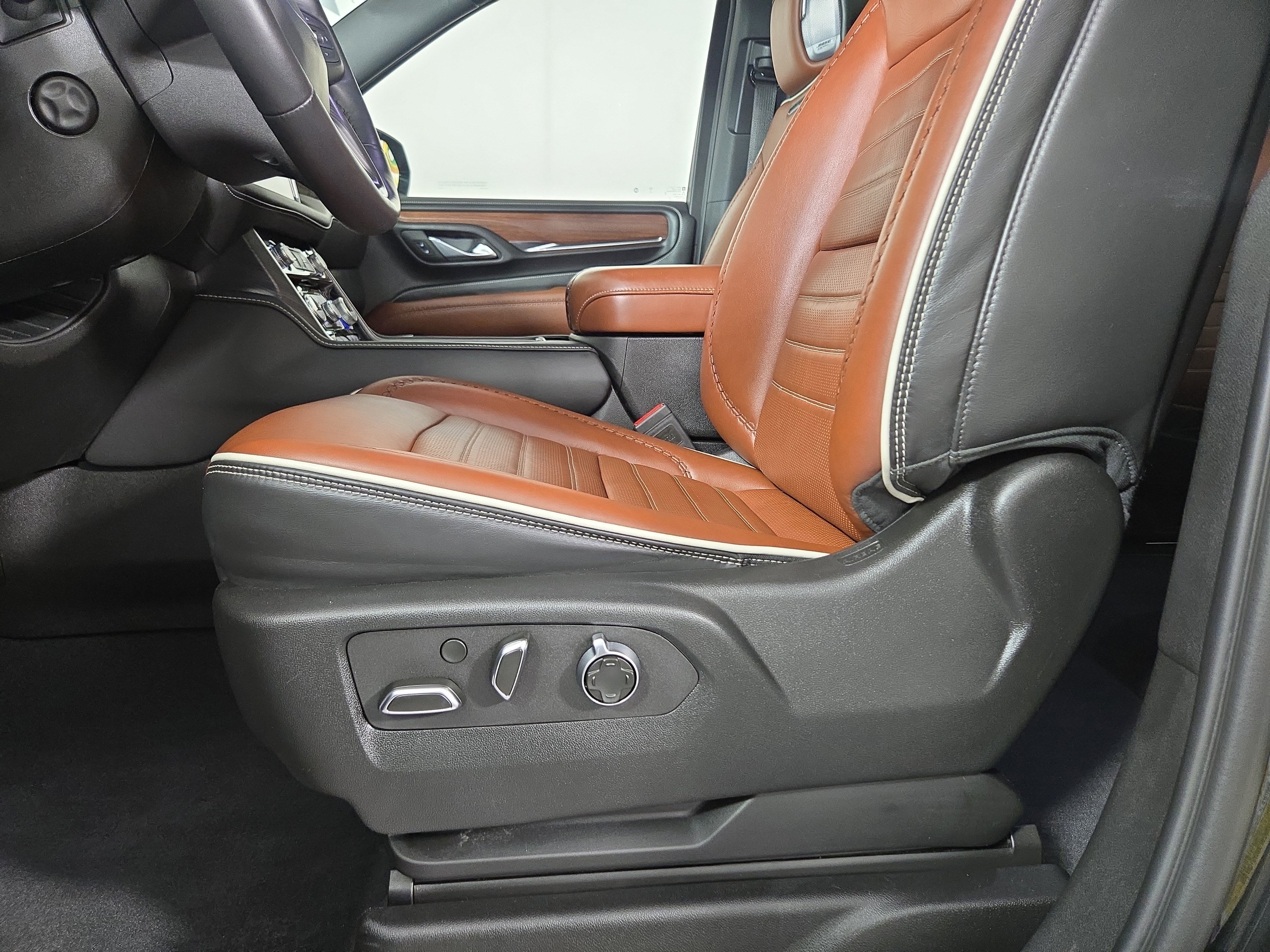 Certified 2024 GMC Yukon XL Denali Ultimate AWD/4WD image 32