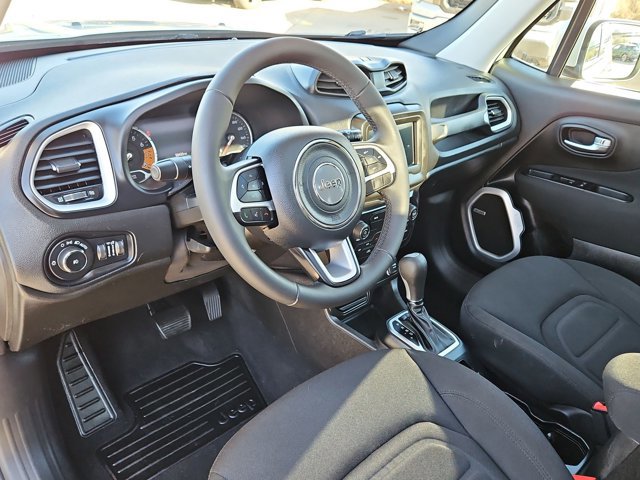 Used 2021 Jeep Renegade Latitude w/ Sun & Sound Group image 10