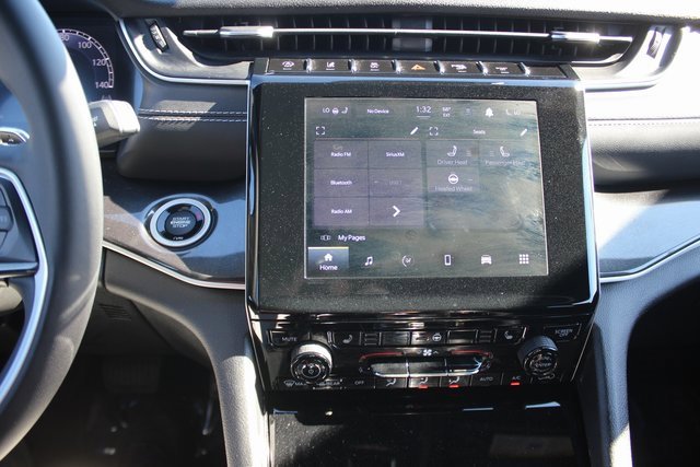 Used 2023 Jeep Grand Cherokee Altitude image 4