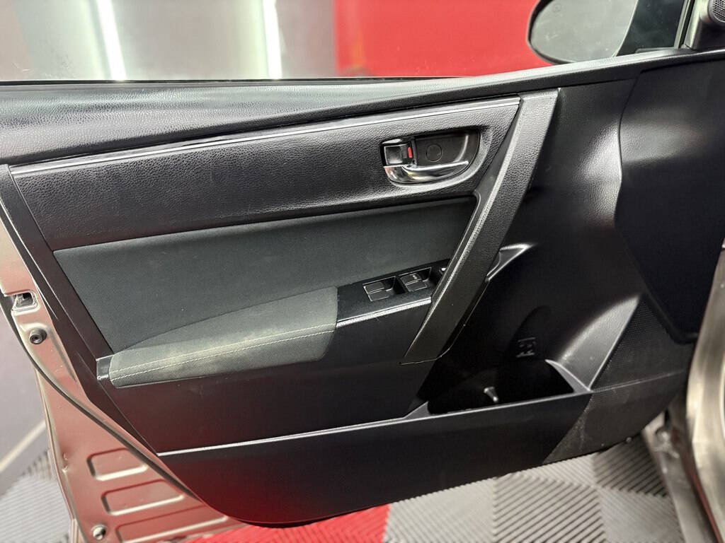 Used 2017 Toyota Corolla LE FWD image 7