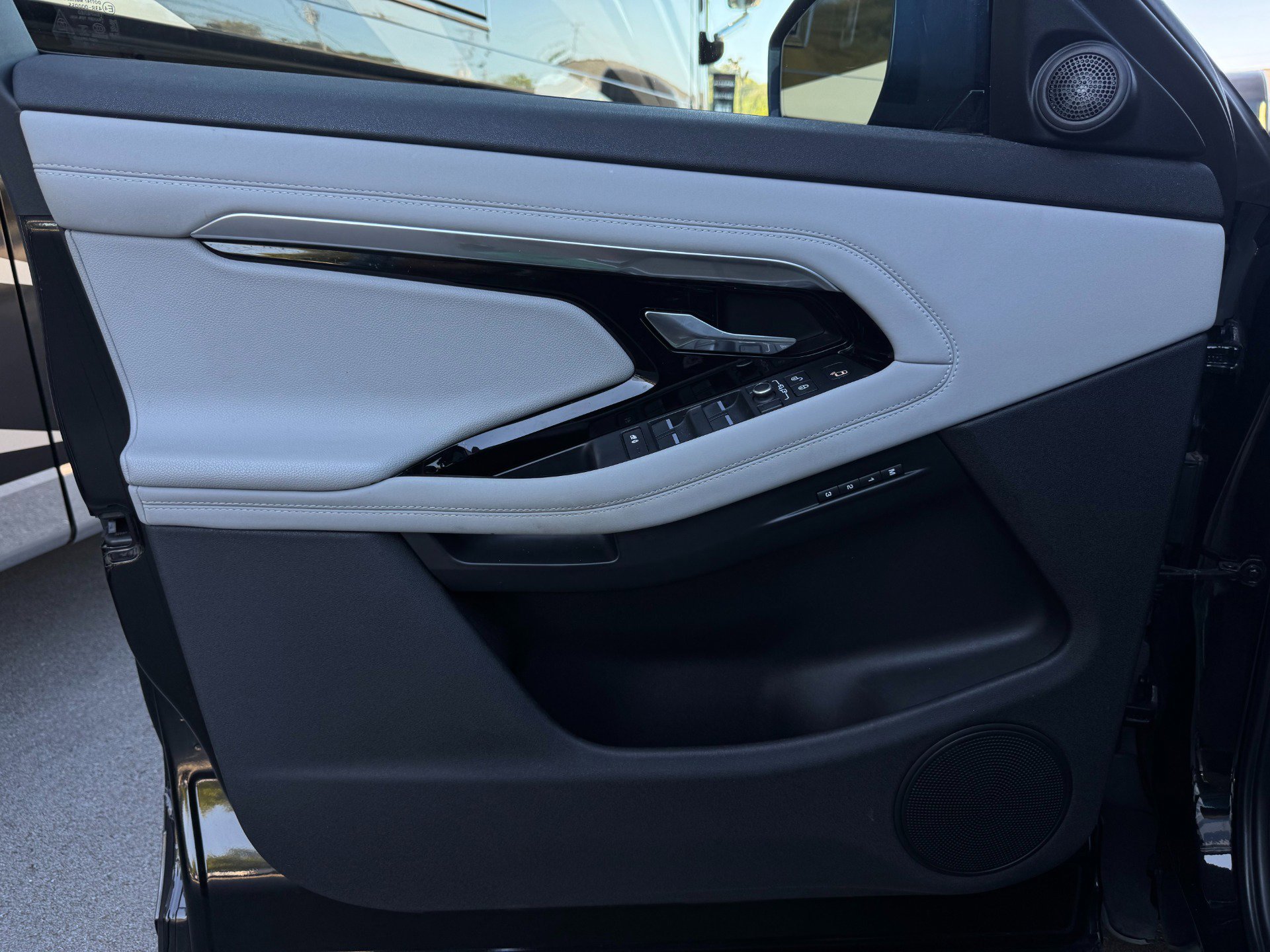 Used 2020 Land Rover Range Rover Evoque R-Dynamic SE image 96