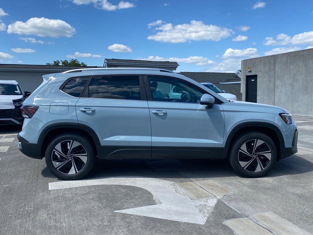 New 2026 Volkswagen Taos SE AWD/4WD image 2