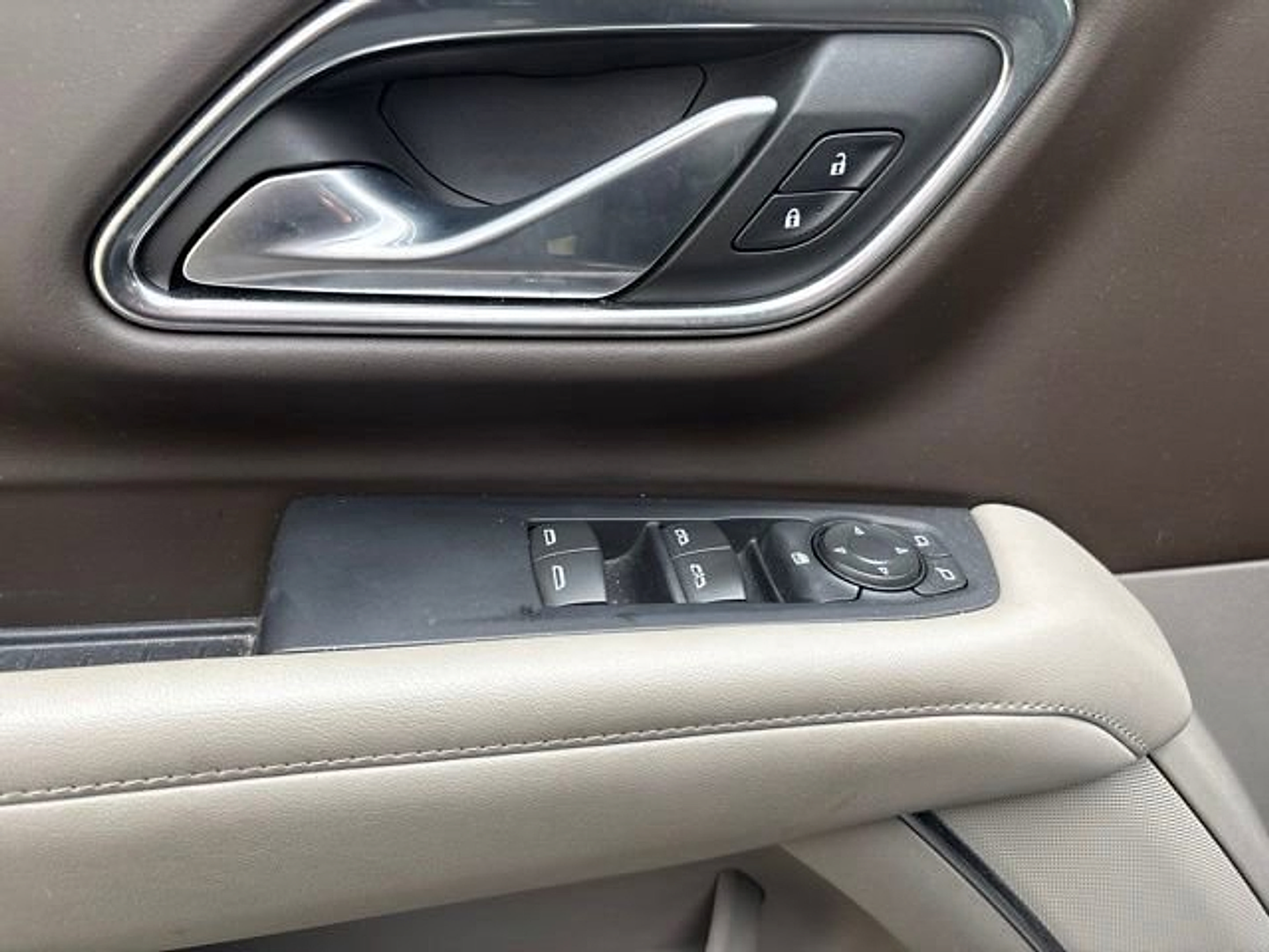 Used 2022 GMC Yukon SLE AWD/4WD image 9