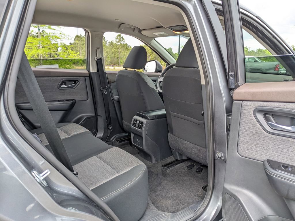 Used 2023 Nissan Rogue SV FWD image 43