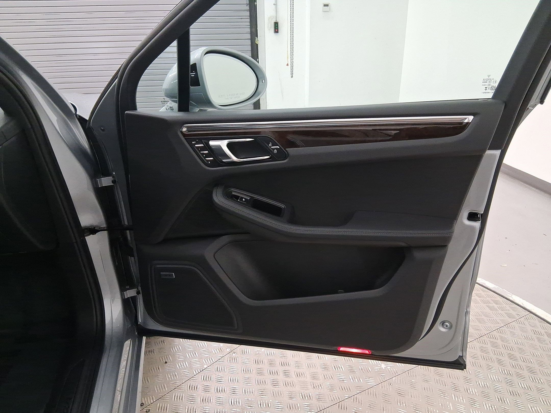 Used 2026 Porsche Macan image 34