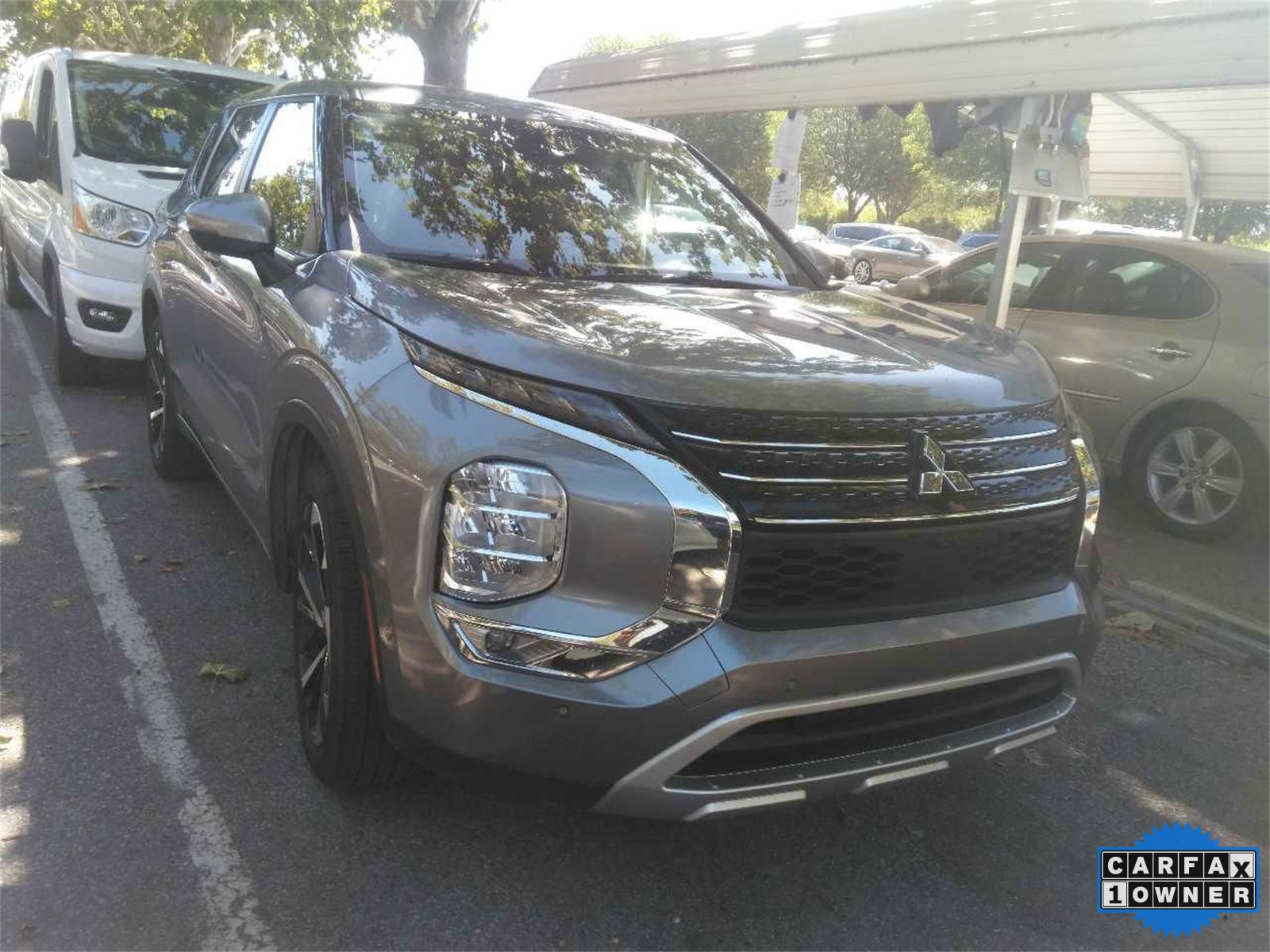 Used 2024 Mitsubishi Outlander SE image 1