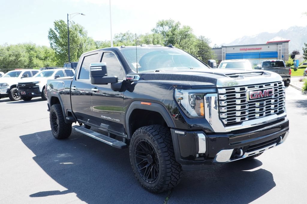 Used 2025 GMC Sierra 3500 Denali w/ Technology Package AWD/4WD image 3
