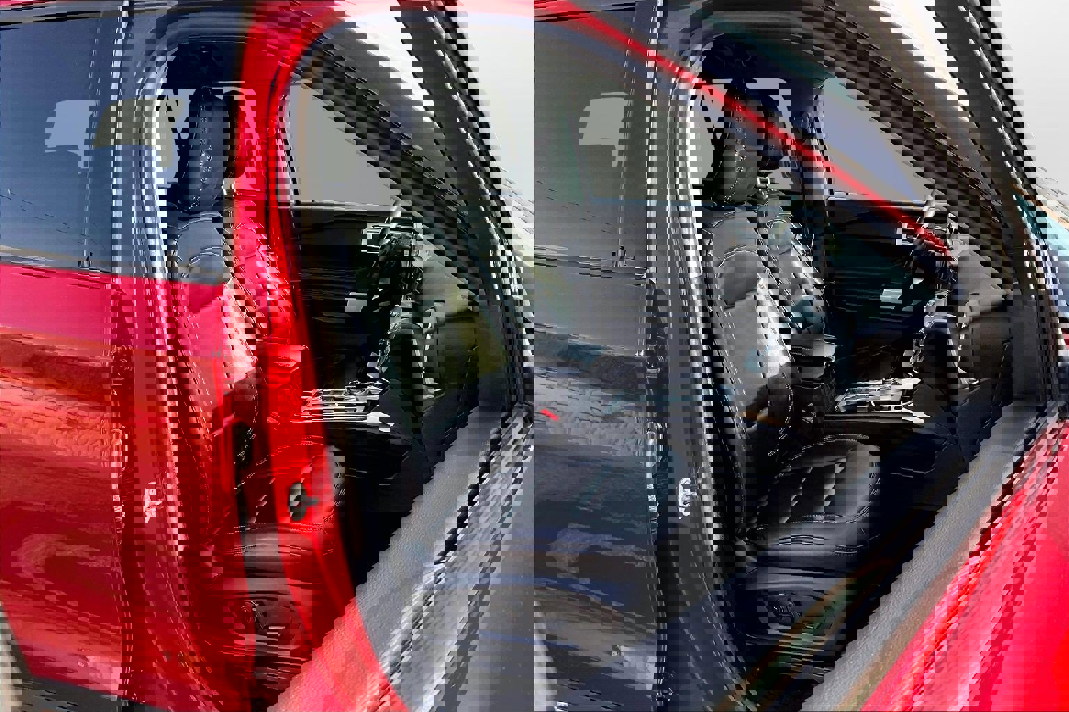 Used 2022 Ford Explorer XLT w/ Equipment Group 202A image 7