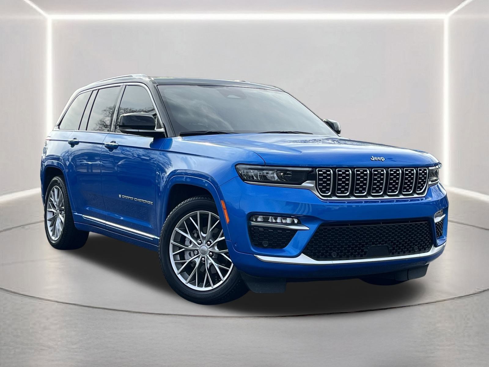 Used 2023 Jeep Grand Cherokee Summit w/ Adv Protech Group IV video 2