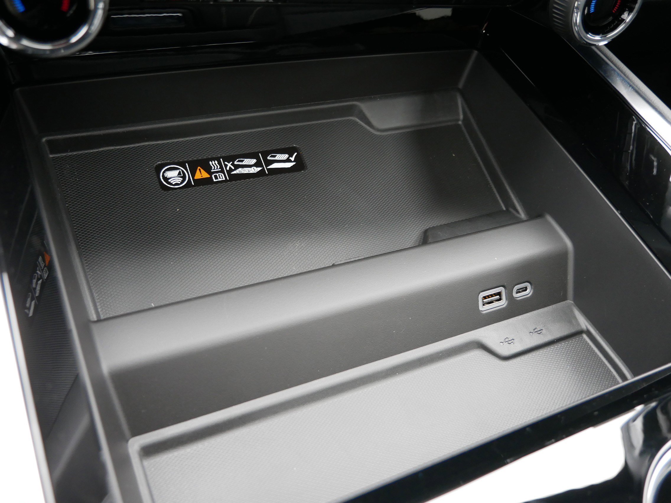 New 2026 Chevrolet Suburban Premier image 20