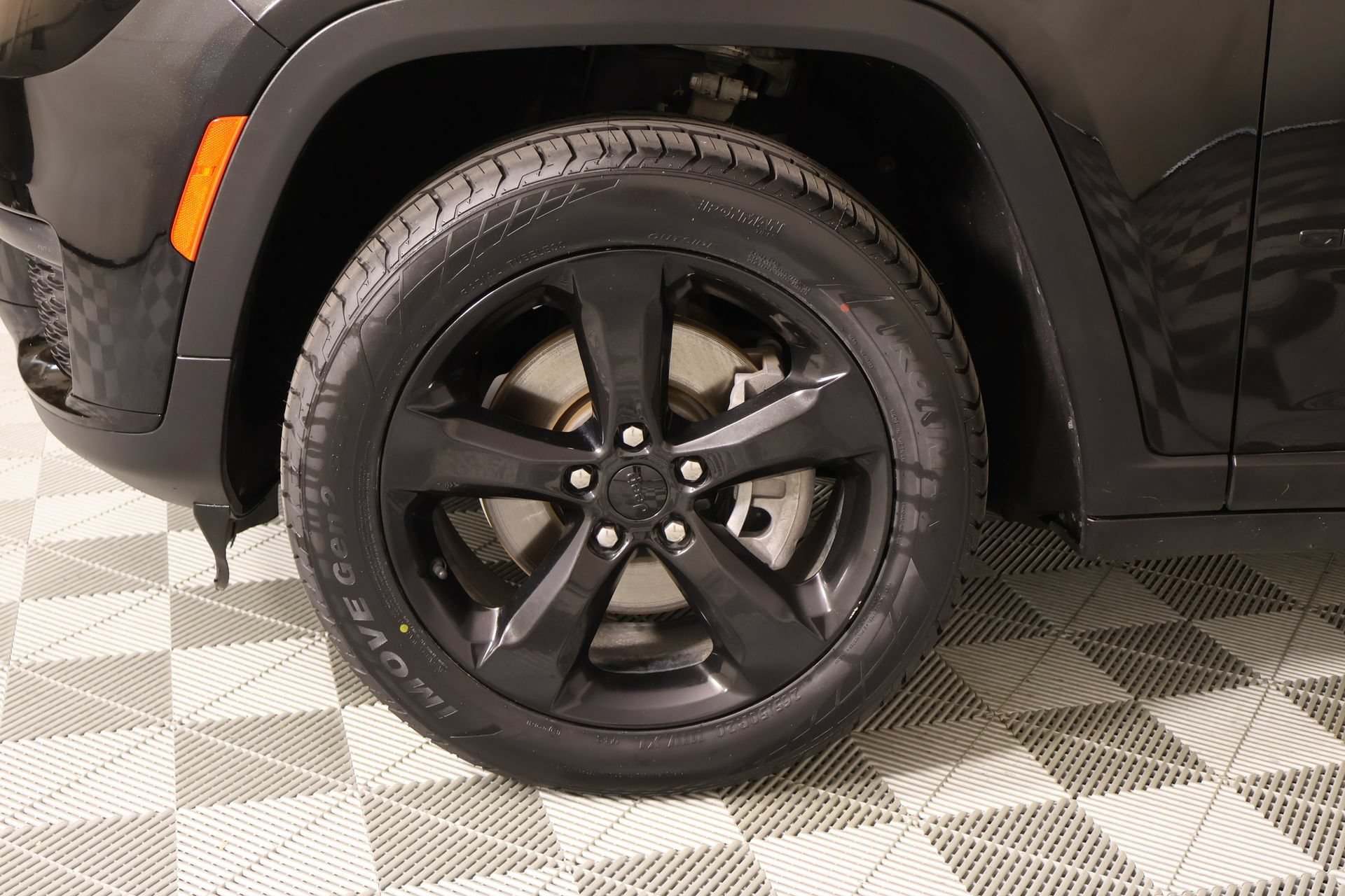 Used 2021 Jeep Grand Cherokee L Laredo RWD image 18