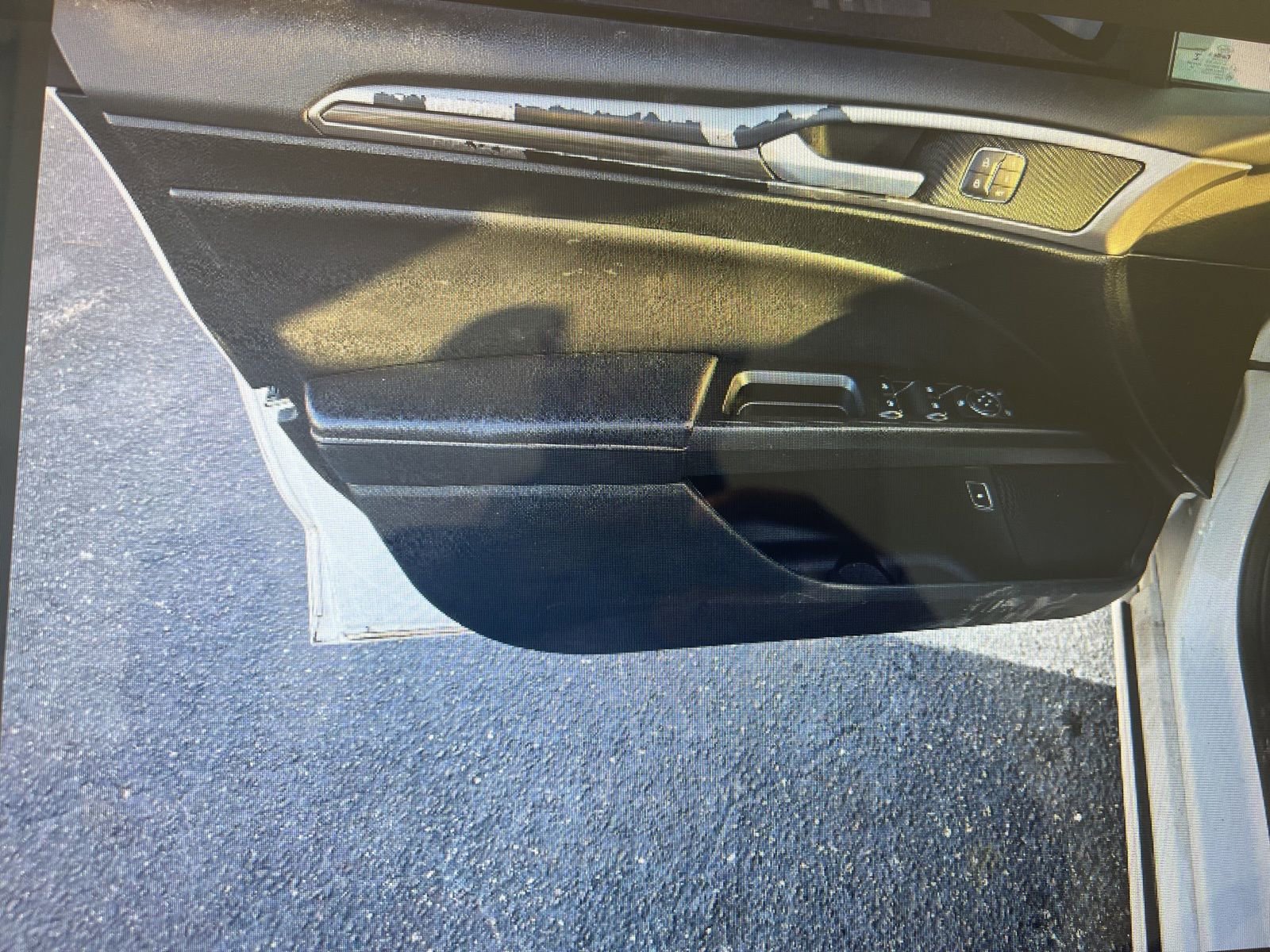 Used 2018 Ford Fusion SE w/ Equipment Group 602A FWD image 10