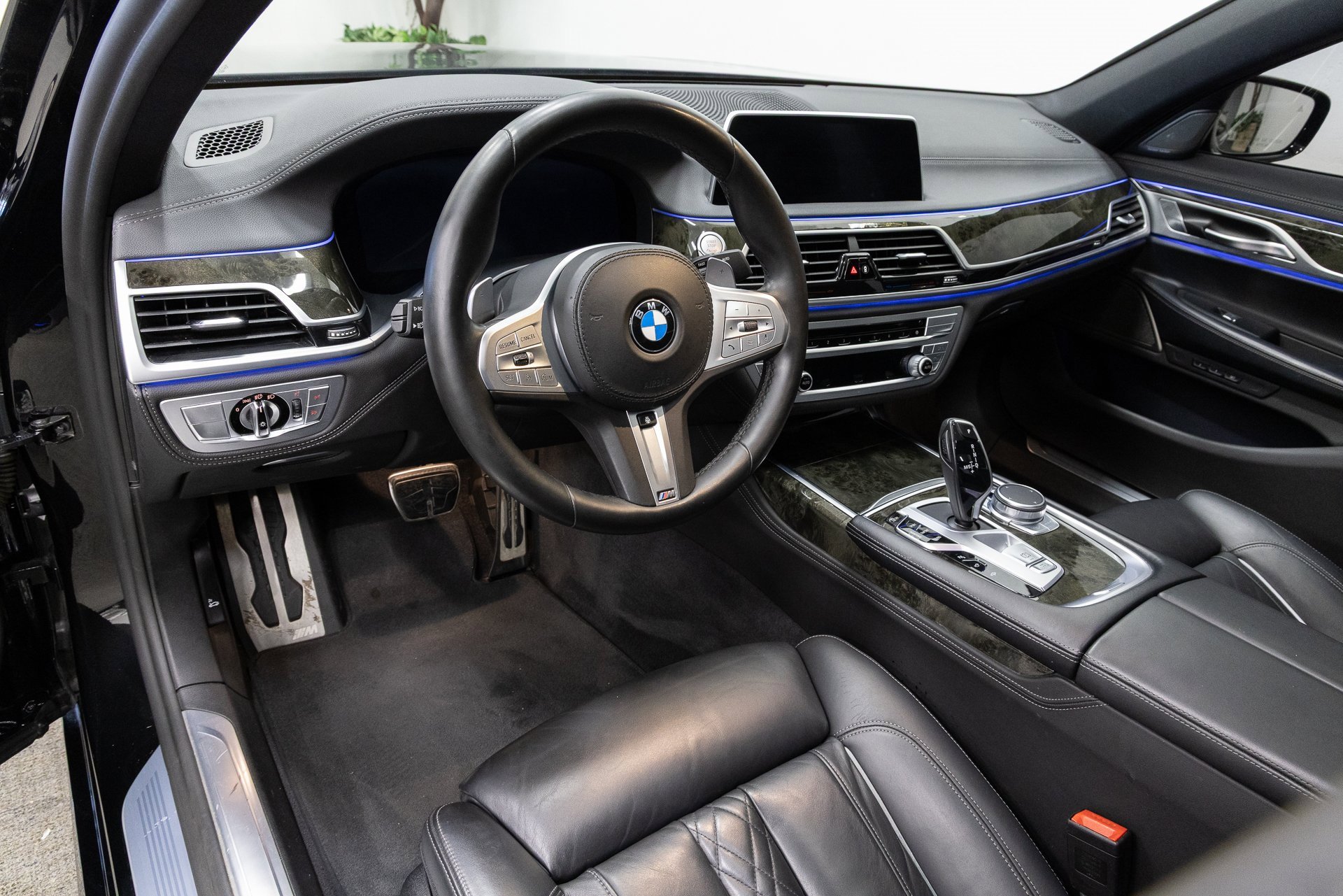 Used 2022 BMW 750i xDrive w/ M Sport Package image 6