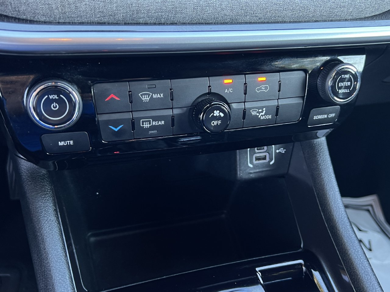 Used 2025 Jeep Compass Sport AWD/4WD image 21