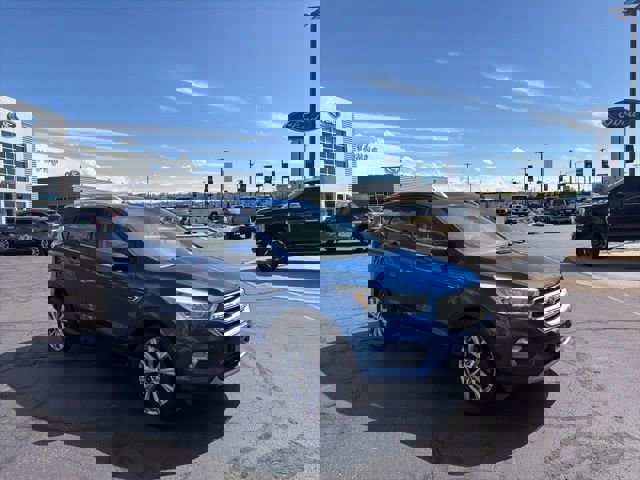 Used 2017 Ford Escape Titanium image 2