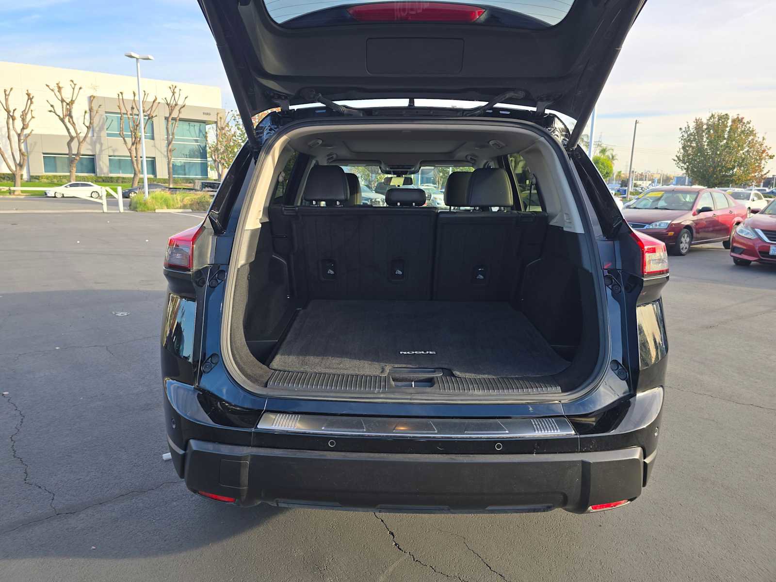 Used 2024 Nissan Rogue SV w/ SV Premium Package image 15