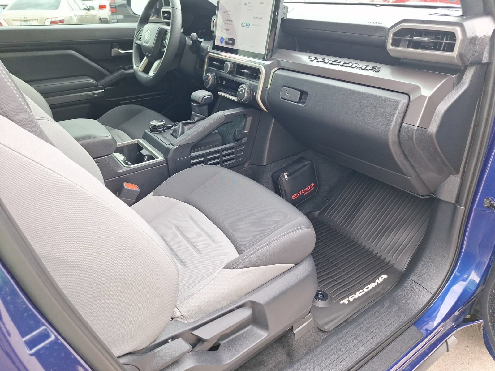 Used 2025 Toyota Tacoma TRD Sport AWD/4WD image 35
