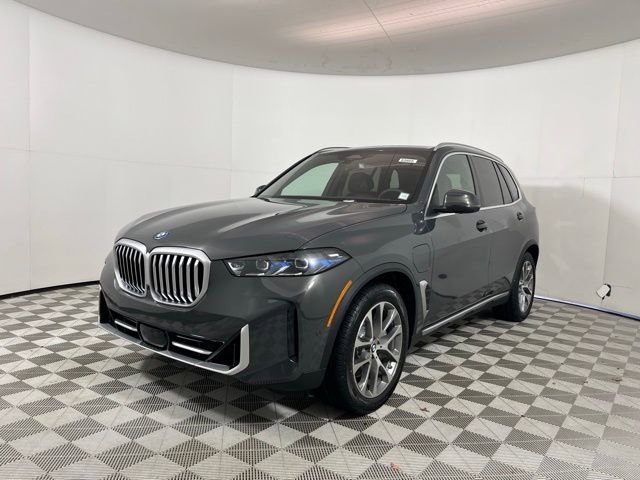 New 2026 BMW X5 xDrive50e w/ Climate Comfort Package AWD/4WD image 3