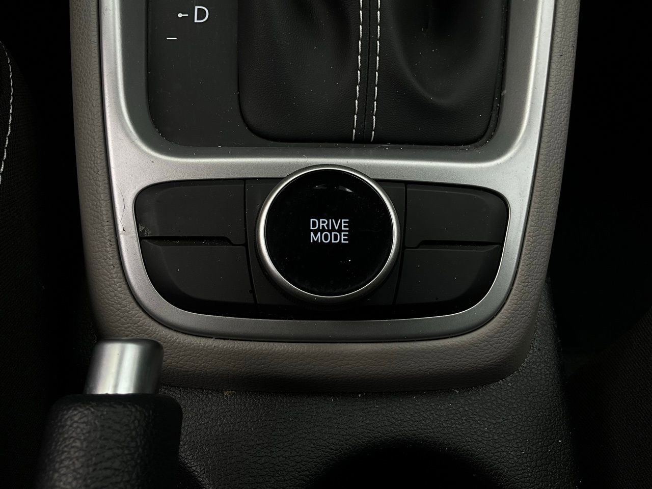 Used 2025 Hyundai Venue SEL image 23