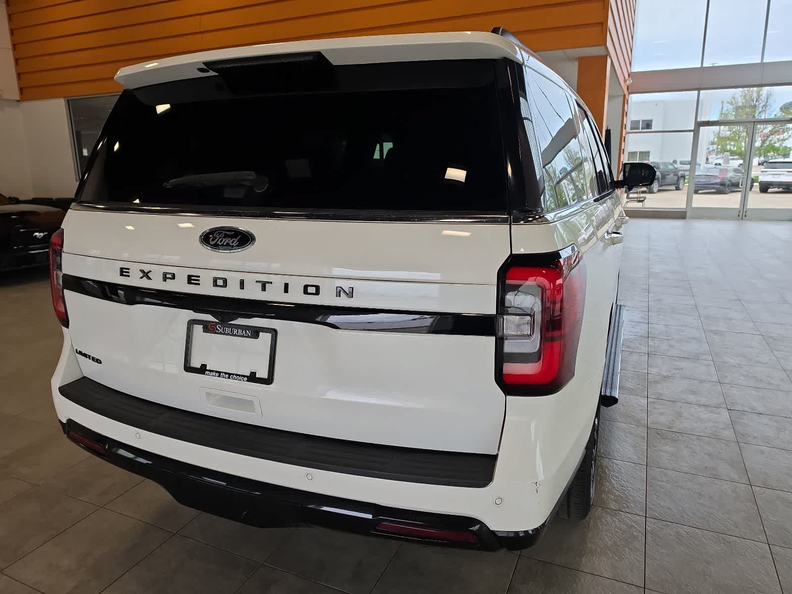 Used 2023 Ford Expedition Limited AWD/4WD image 8