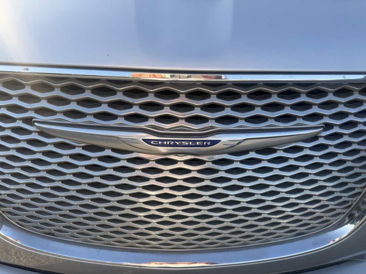 Used 2019 Chrysler 300 Limited w/ Safetytec Plus Group RWD image 17