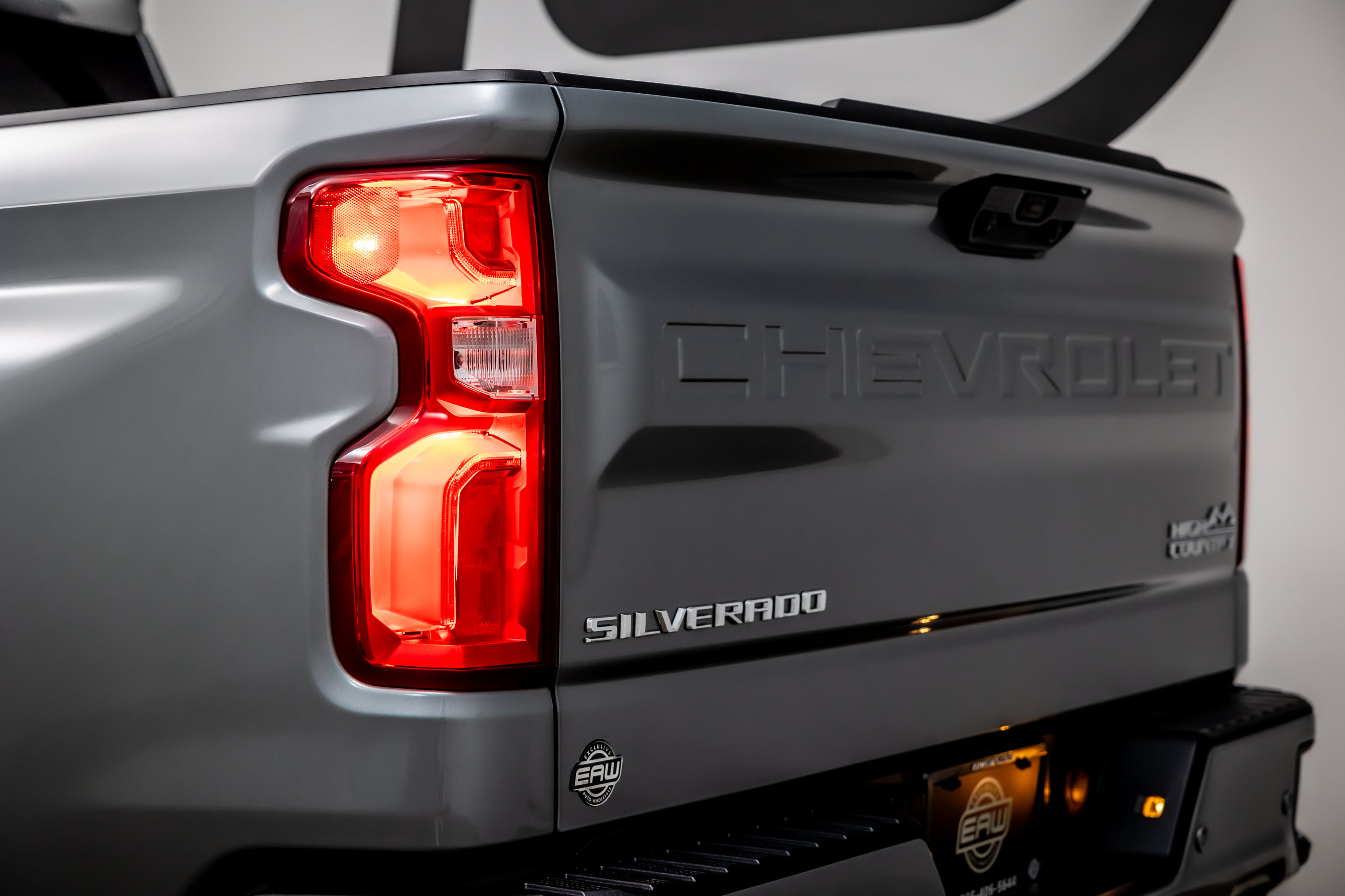 Used 2024 Chevrolet Silverado 1500 High Country w/ Z71 Off-Road Package AWD/4WD image 13