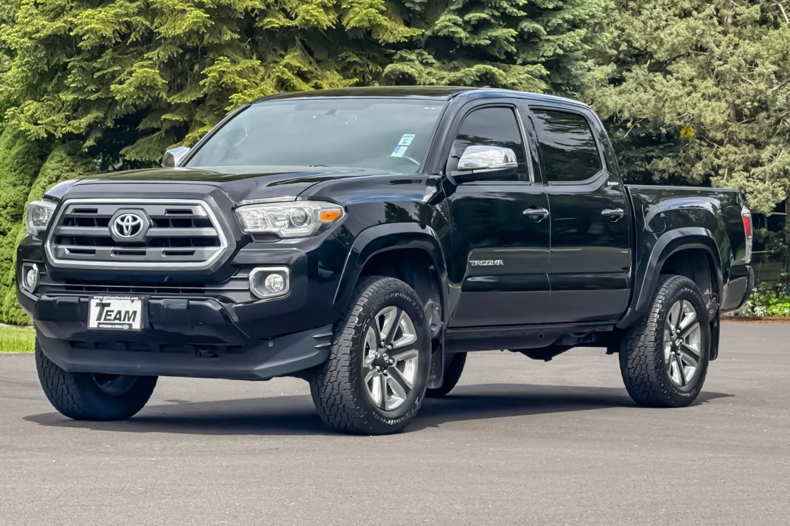 Used 2017 Toyota Tacoma Limited AWD/4WD image 9